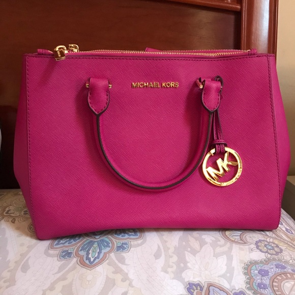 Michael Kors Handbags - Authentic Michael Kors bag